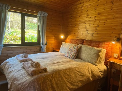 Double wood lcad bedroom